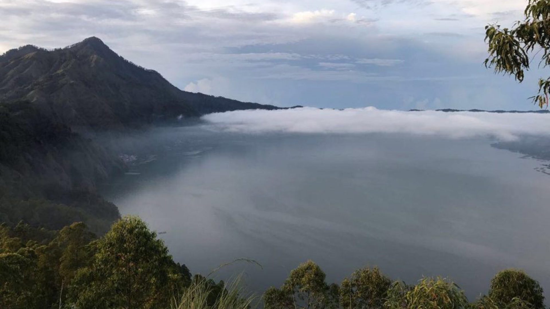 batur caldera sunset trekking